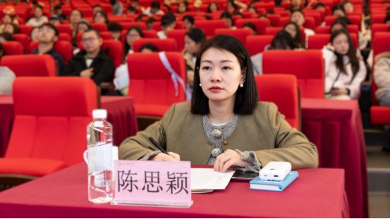 带来题为《从山村放牛娃到医学科学家》
