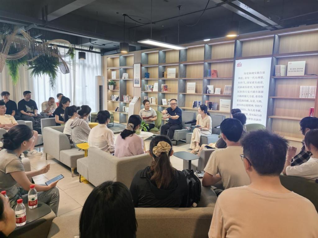 围绕学业发展